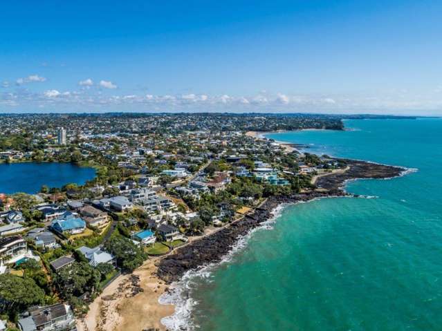 1/241 Hurstmere Road Takapuna_3