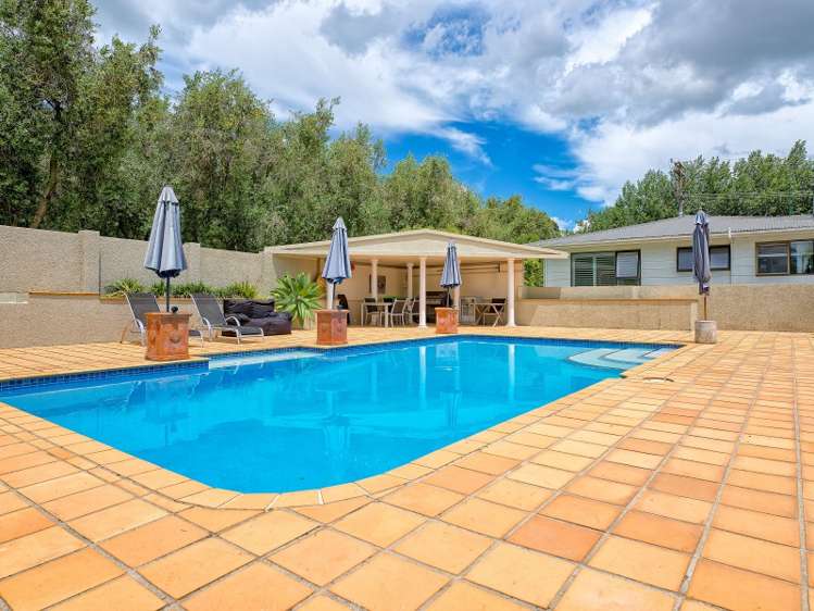 33 Main Road Bombay_11