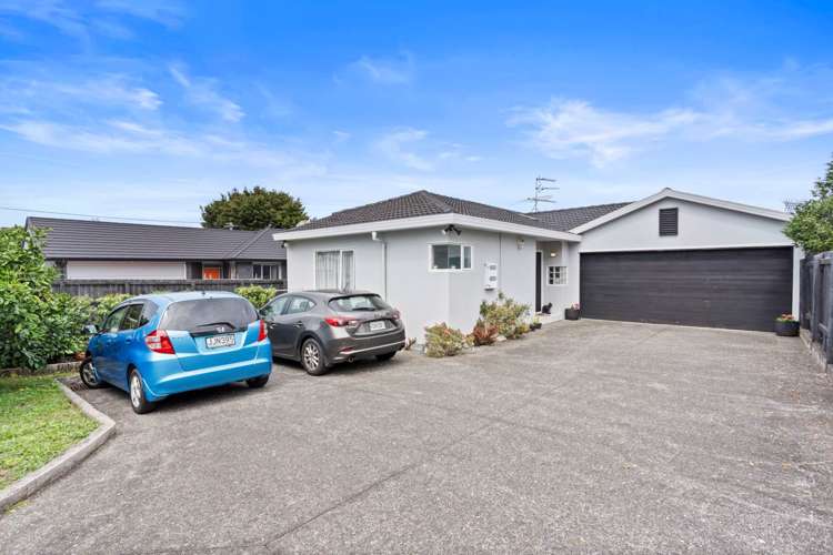 2/296 Wairau Road_0