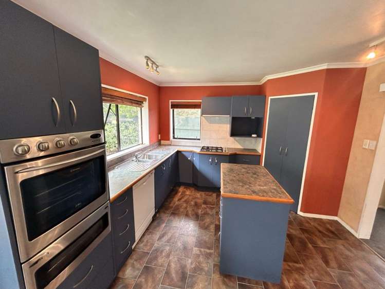 158 Amberley Avenue 10923_1