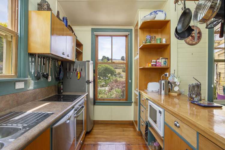 1937 Lake Ferry Road Pirinoa_12