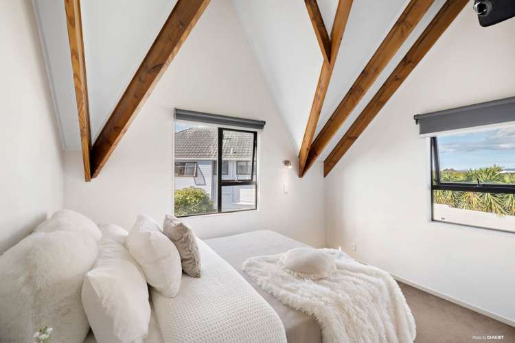 77 Saint Annes Crescent Wattle Downs_12