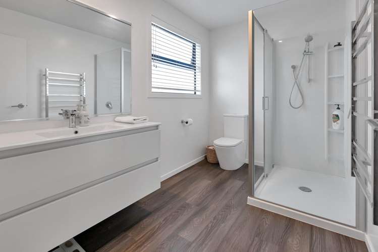 11 Olney Court One Tree Point_16