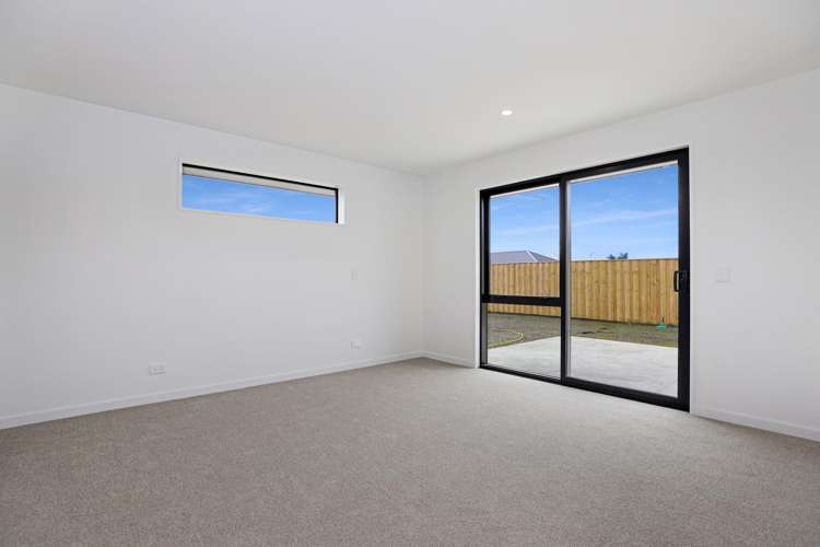 52 Strowan Avenue Elgin_12