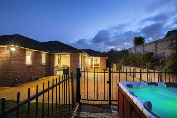 15 Tararua Close Aotea_24