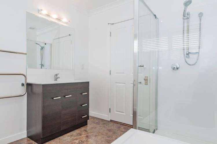 74 Moffat Drive Lincoln_10