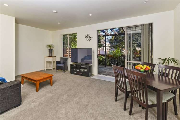 2/36 Fields Parade Oteha_5