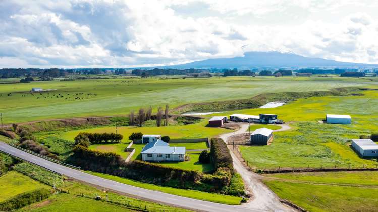 1658 Skeet Road Auroa_24