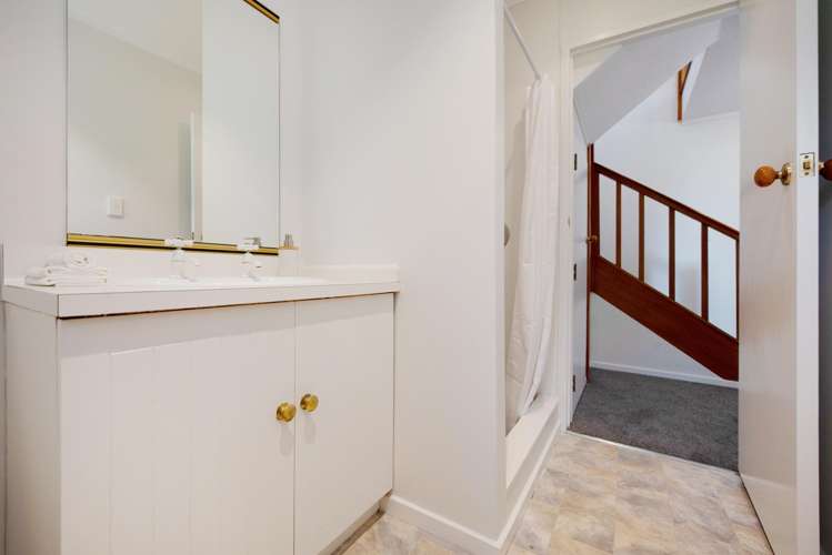 90 Ayton Drive Whitby_13