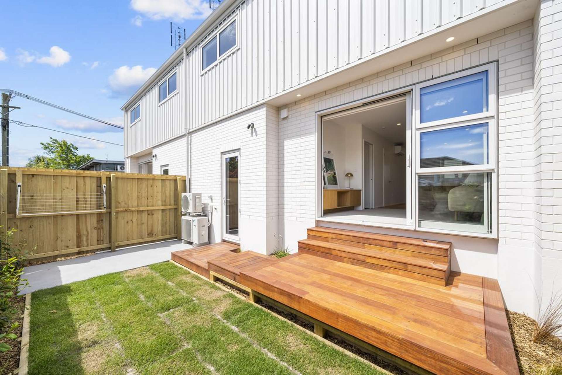 1-2/16 Bass Street Woolston_0