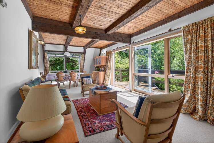 8 Tiniroa Grove Silverstream_2