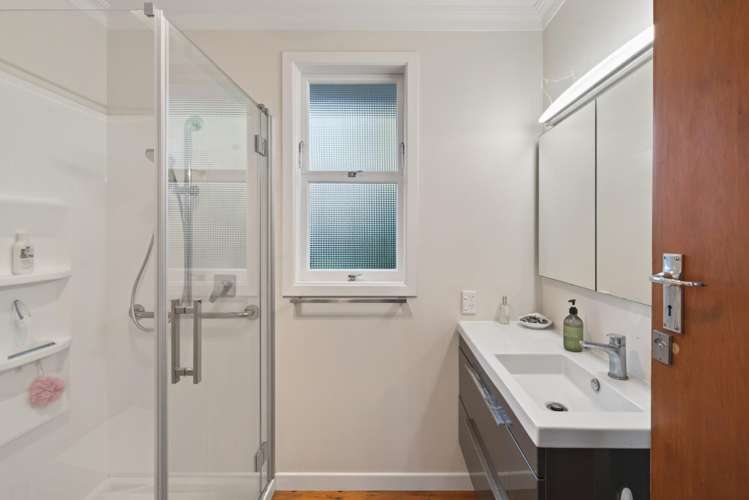 102 Harbour Drive Otumoetai_11