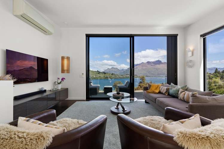 16 Highlands Close Queenstown Hill_14