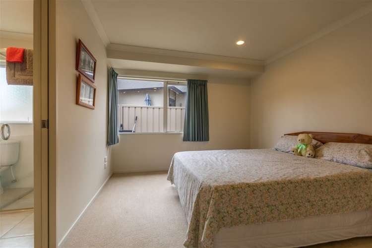 2 Arthur Close Clive_7