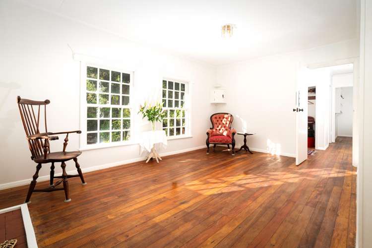 134 Wellington Road Paekakariki_34