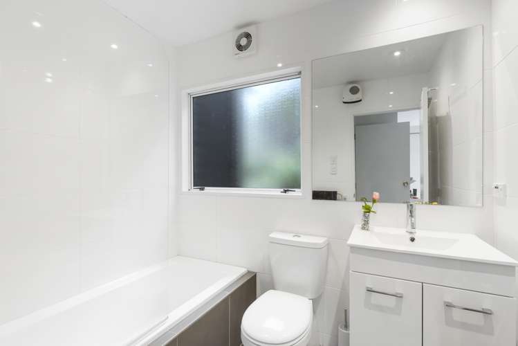 2/135 Soleares Avenue Mount Pleasant_9