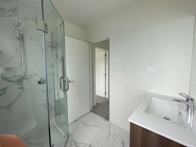 4/28 Netherlands Avenue Kelston_6