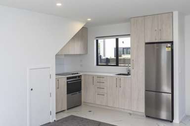 17/232 Marine Parade_3