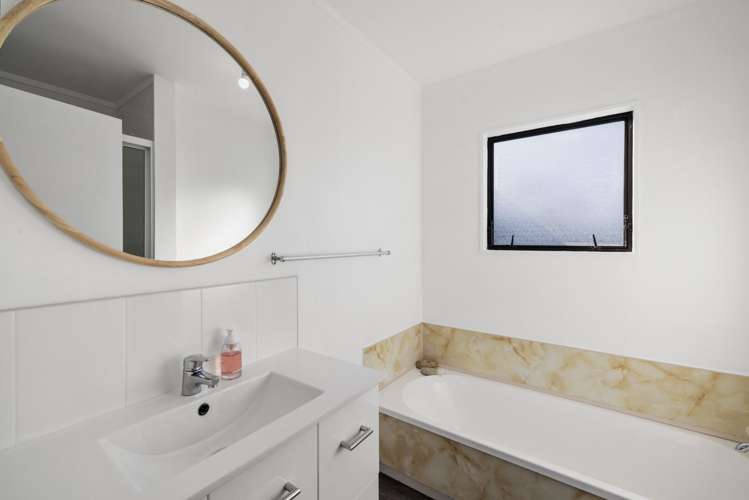 56 Heron Avenue East Matua_10