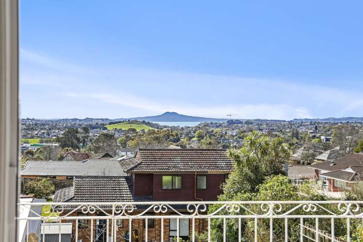 73 Bradbury Road Botany Downs_15