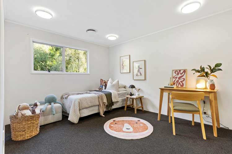 12 Tui Crescent Waiatarua_14