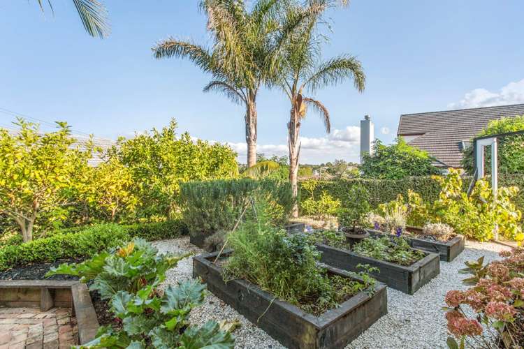 71 Beach Road Mellons Bay_20