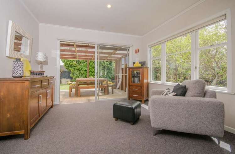 1 Helga Crescent Te Atatu Peninsula_8