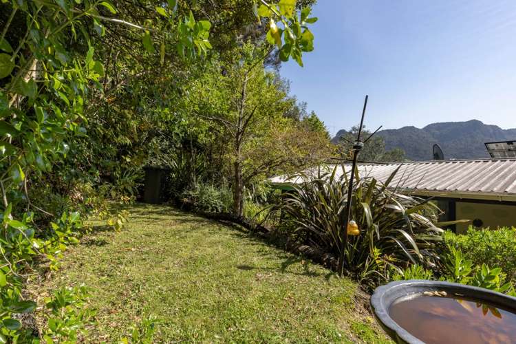 1093 Huia Road Huia_12