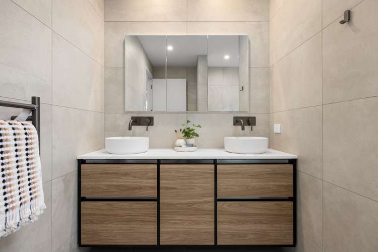 123 Lakes Boulevard Pyes Pa_23