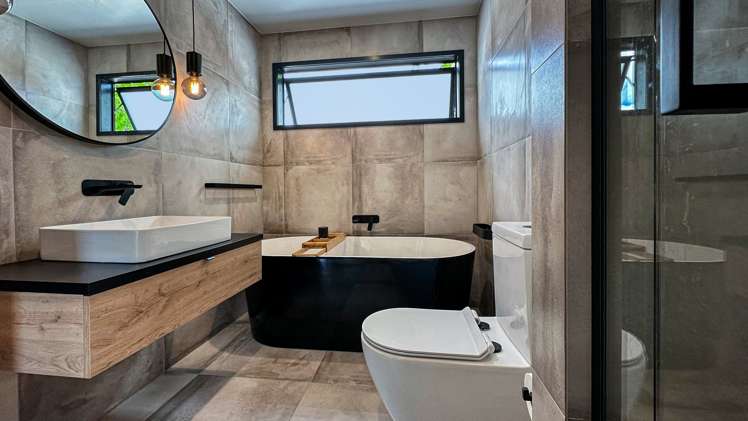 33 Fernielea Park Drive Riverhead_12