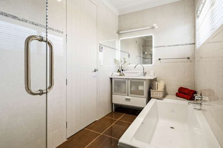 15B Regis Lane Flat Bush_35