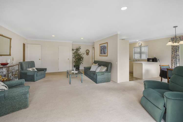 2/5 Ribbonwood Crescent Goodwood Heights_3