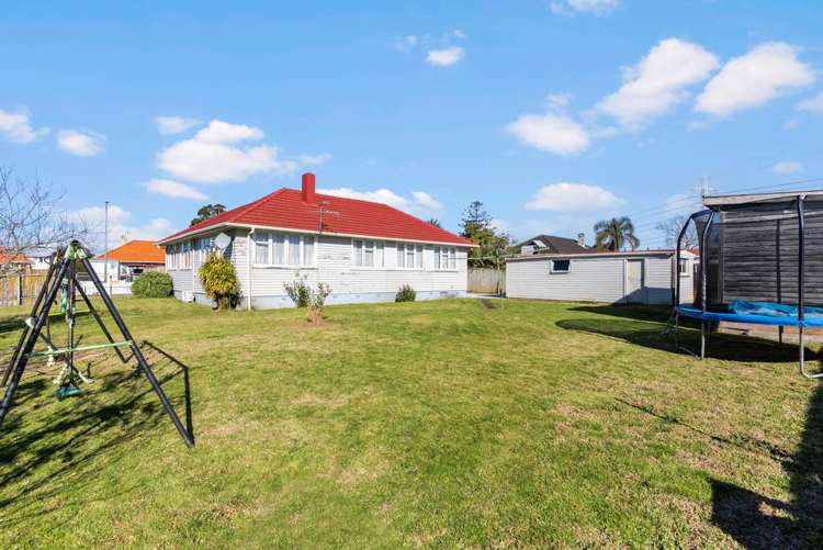 35 Waipapa Crescent Otara_14