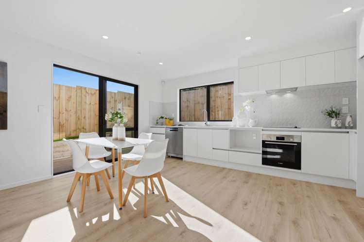 7/3 Gill Avenue Te Atatu Peninsula_7