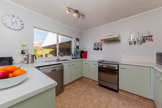 4 Broadfield Street Massey_1