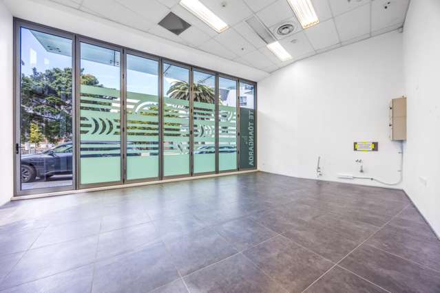 Shop D, 8 Mahuhu Crescent, City Centre_4