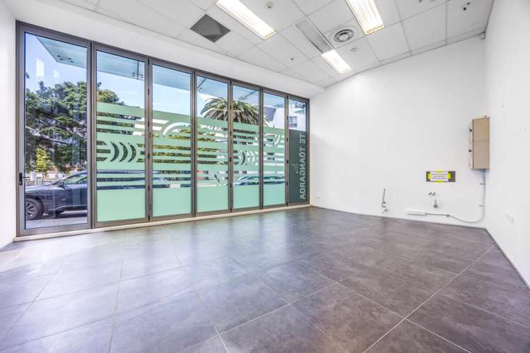 Shop D, 8 Mahuhu Crescent, City Centre_4