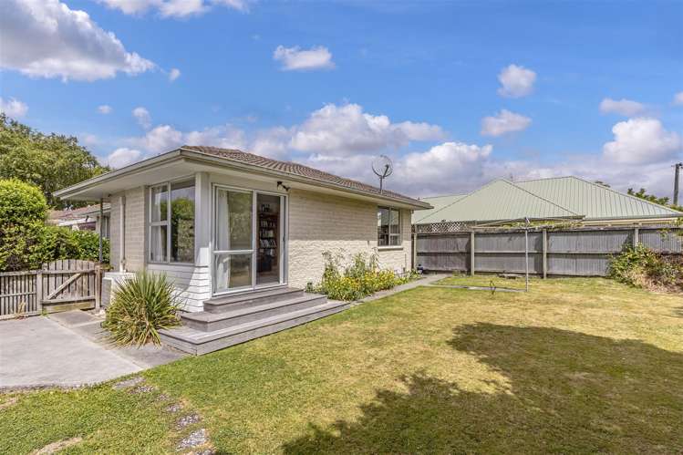 2/27 Gardiners Road_0