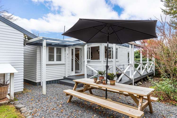 221 Taupahi Road_5