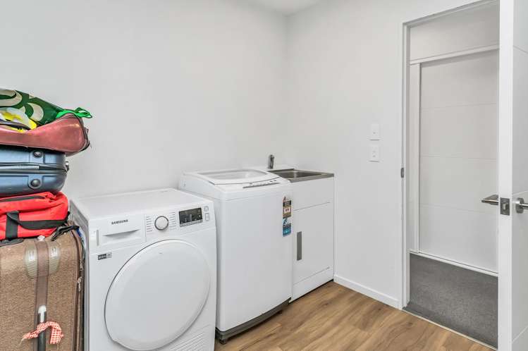 197 Faringdon Boulevard Rolleston_21