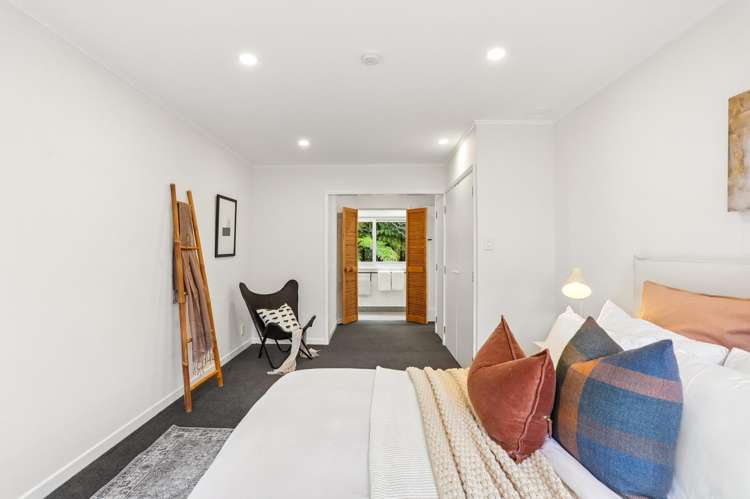 562 Scenic Drive Waiatarua_15