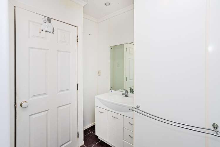 78 East Road Ascot_48