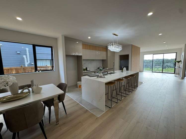 16 Grand Ridge Avenue Flat Bush_6