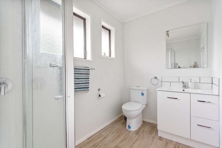 6 Rainbow Place Wattle Downs_10