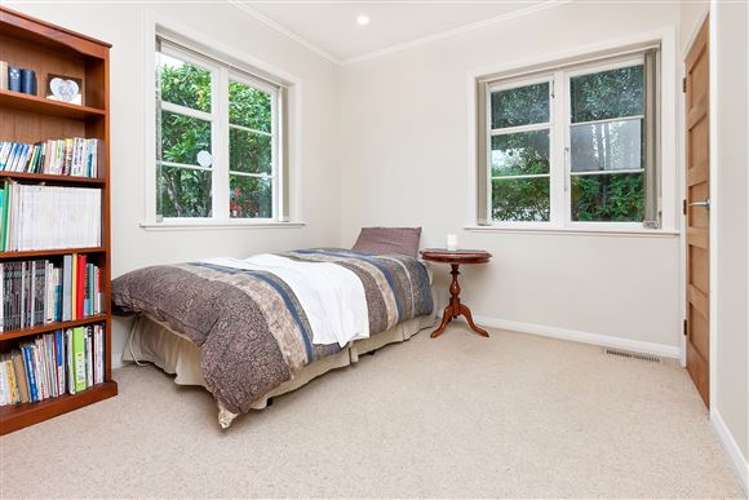 19 Achilles Crescent Narrow Neck_9