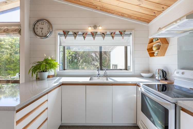 124 Renown Road Raumati South_7