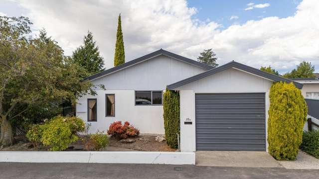 MODERN, SPACIOUS, and PERFECTLY LOCATED TOWNHOUSE