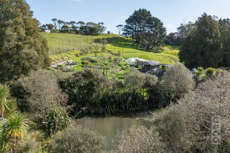 93 Alf Access Road Helensville_35