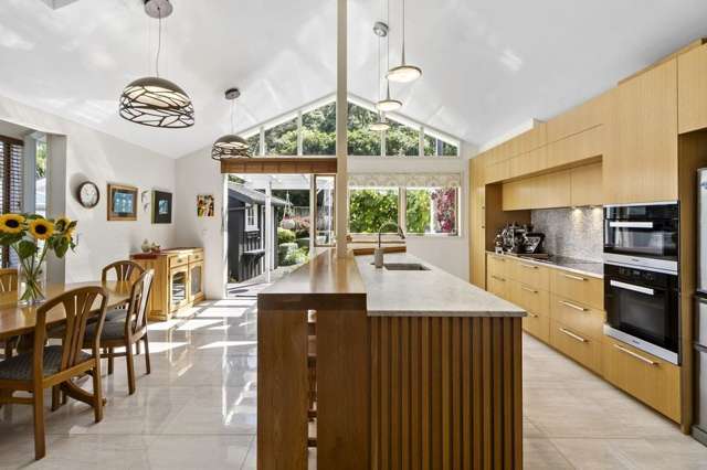 Charming 3BR Days Bay Haven