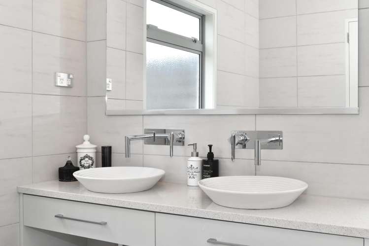 24 Riddington Rise Ohauiti_33